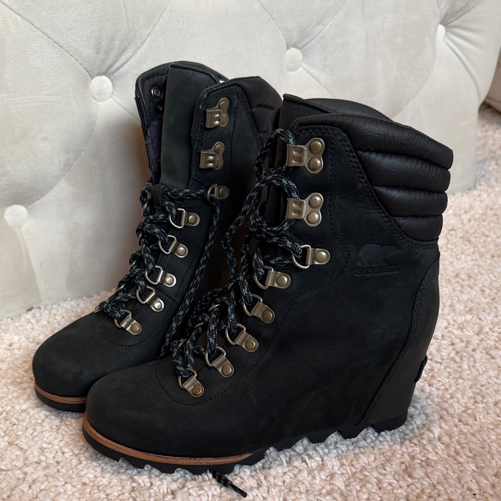 New no box Sorel wedge boots bootie black blue laces womens 7.5 comfortable shoe
